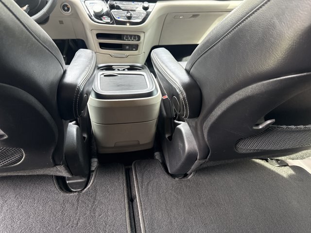 Used 2022 Chrysler Pacifica Touring-L FWD image 18
