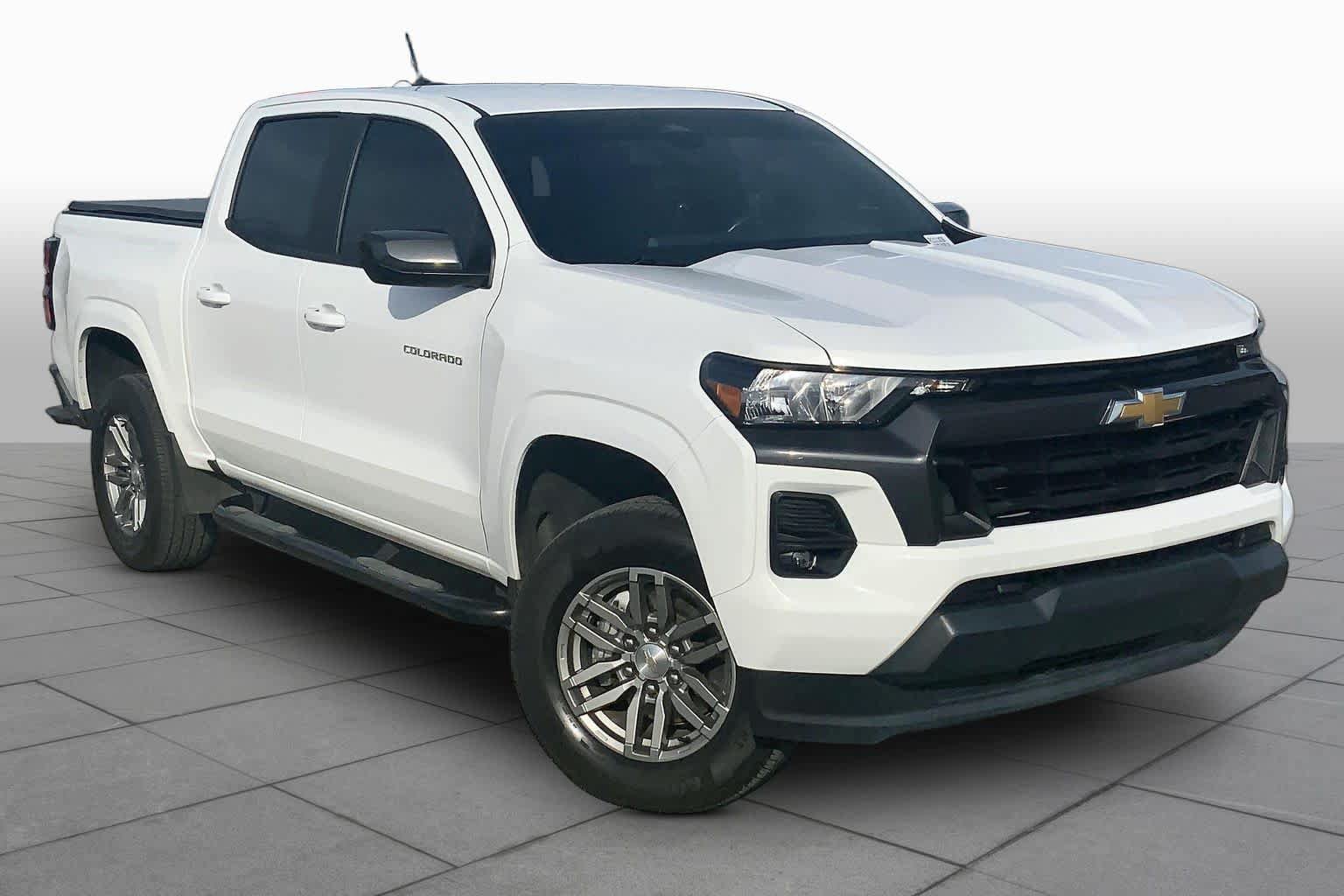 Used 2024 Chevrolet Colorado LT w/ LT Convenience Package RWD image 3