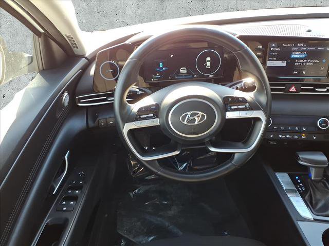 Used 2021 Hyundai Elantra SEL w/ Convenience + Premium Package image 17