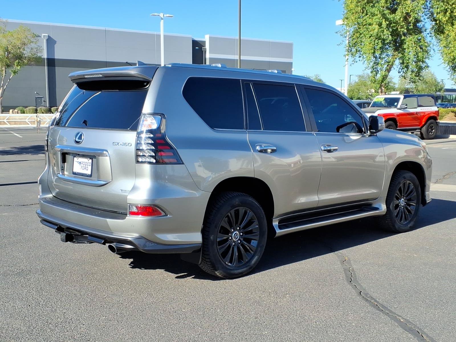 Used 2023 Lexus GX 460 Premium w/ Accessory Package AWD/4WD image 6