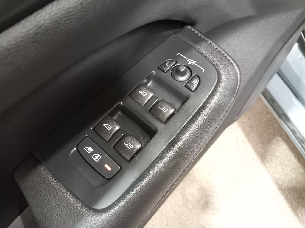 Used 2024 Volvo S60 B5 Plus FWD image 18