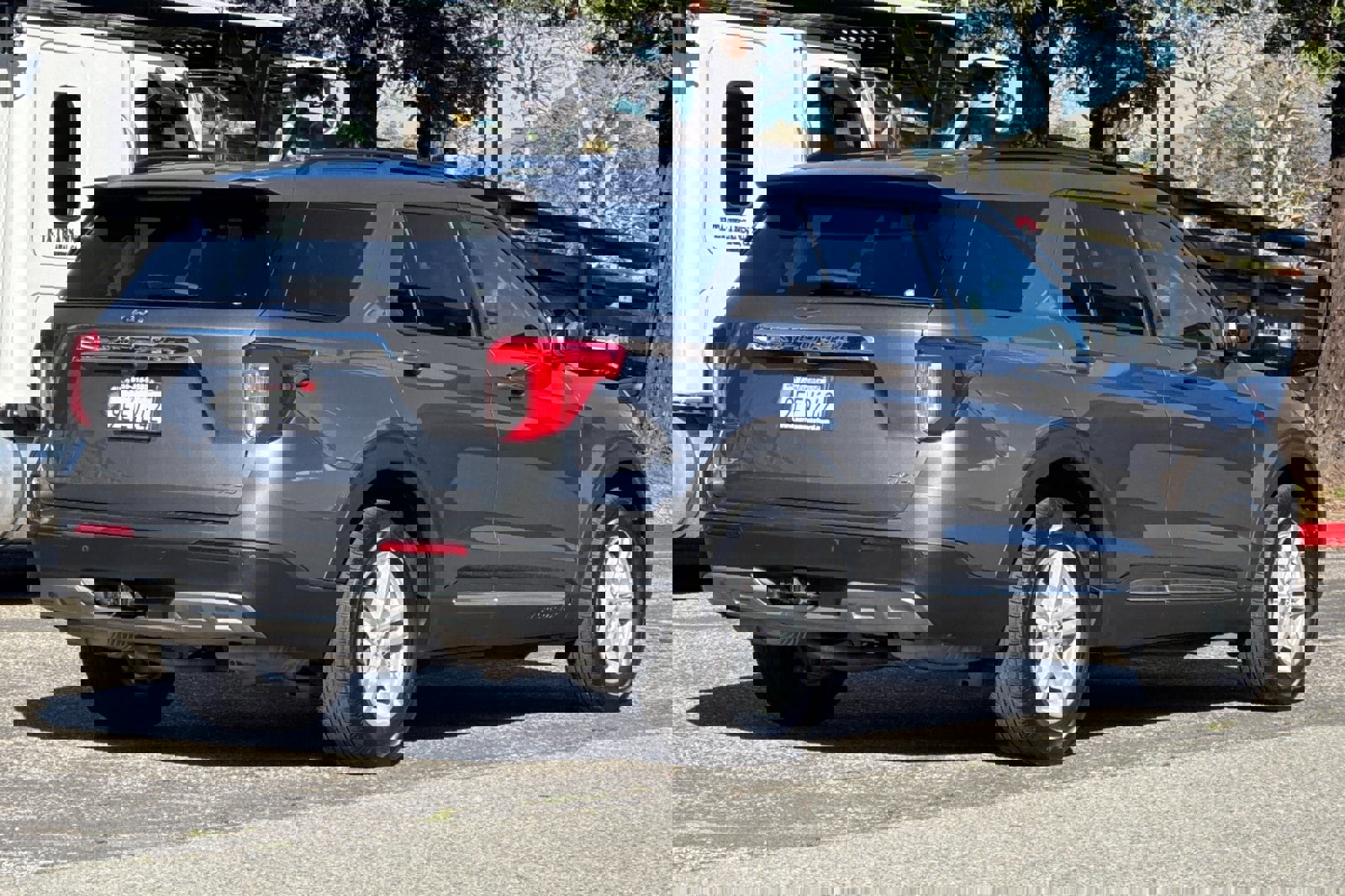 Certified 2022 Ford Explorer XLT w/ Equipment Group 202A image 4