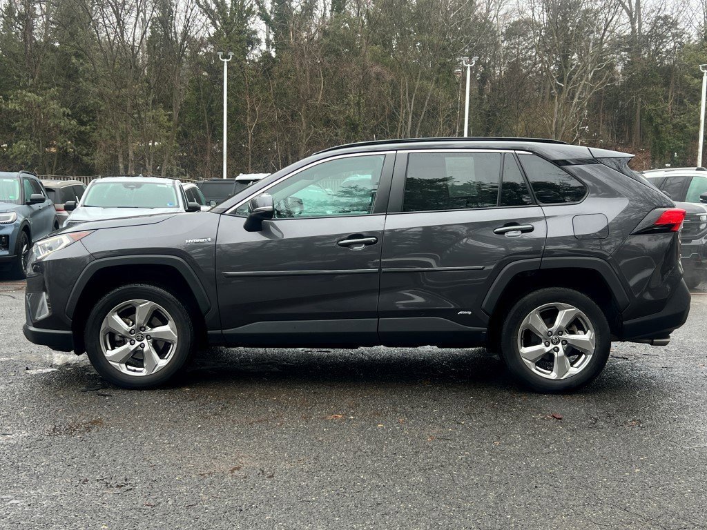 Used 2021 Toyota RAV4 XLE Premium image 3