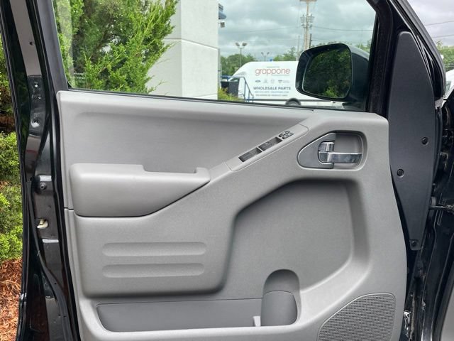 Used 2021 Nissan Frontier SV w/ Midnight Edition Floor Mats AWD/4WD image 11