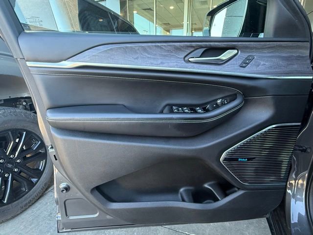 Used 2022 Jeep Grand Cherokee L Overland image 13