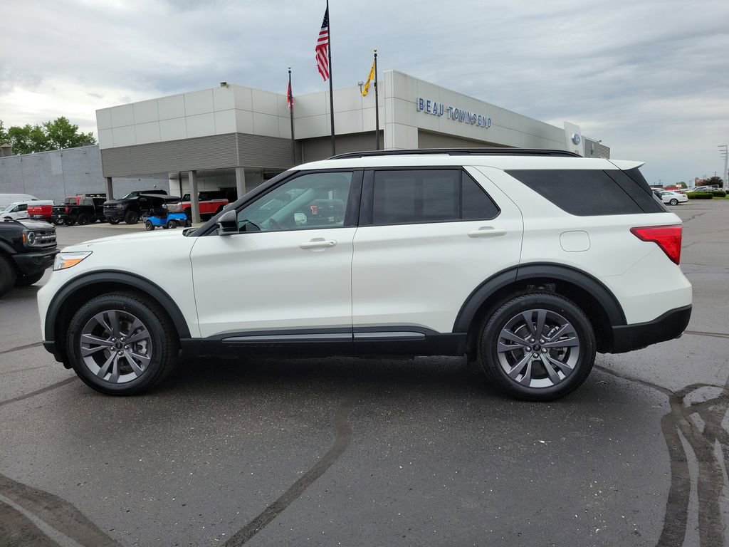 Certified 2023 Ford Explorer XLT w/ Equipment Group 202A AWD/4WD image 6