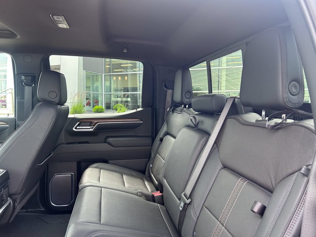 Used 2025 Chevrolet Silverado 1500 High Country w/ Midnight Edition AWD/4WD image 15