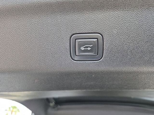 Used 2024 Chevrolet Suburban RST w/ Sport Performance Package RWD image 19