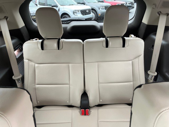 Certified 2024 Ford Explorer Platinum w/ Technology Package AWD/4WD image 11