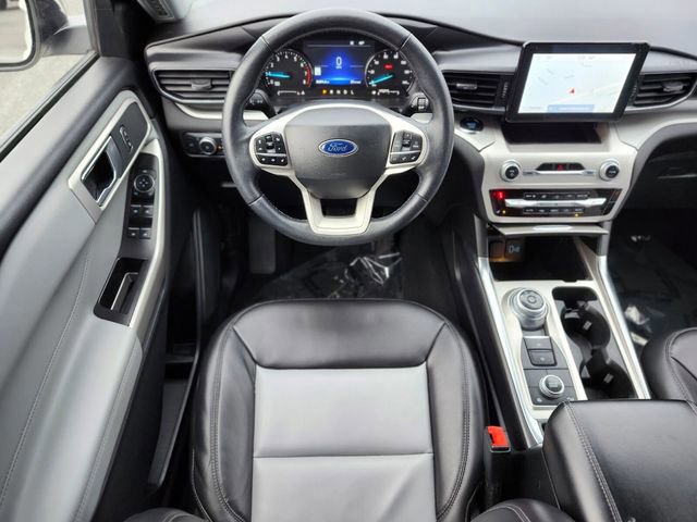 Certified 2022 Ford Explorer XLT w/ Equipment Group 202A image 13