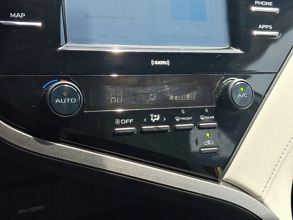 Used 2020 Toyota Camry SE FWD image 16