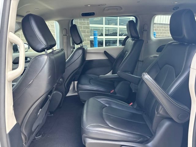 Used 2024 Chrysler Pacifica Limited FWD image 30