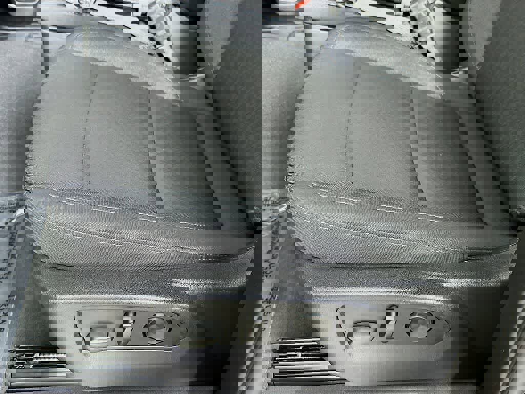 Used 2025 Chevrolet Silverado 1500 LT image 28