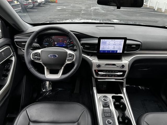 Certified 2022 Ford Explorer XLT w/ Equipment Group 202A image 13