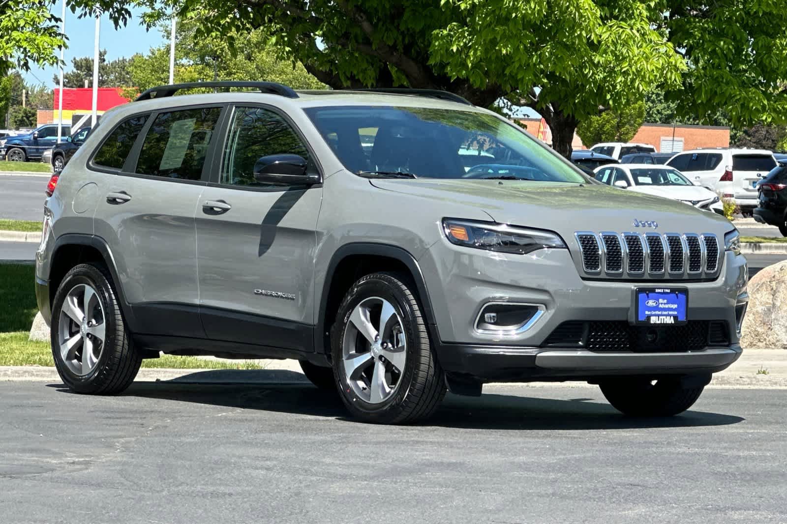 Used 2022 Jeep Cherokee Limited AWD/4WD image 9