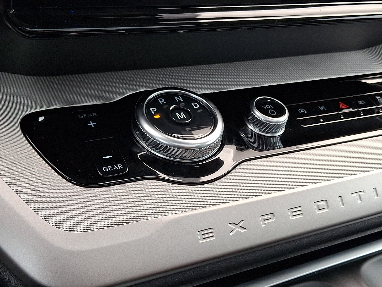 Certified 2025 Ford Expedition Active AWD/4WD image 19