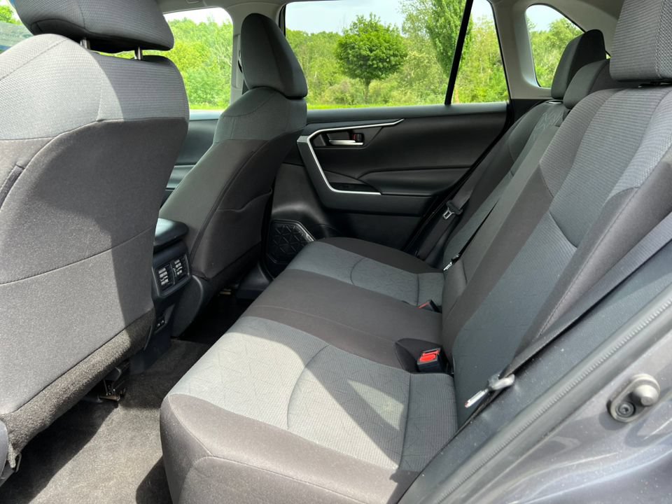 Used 2025 Toyota RAV4 XLE AWD/4WD image 4