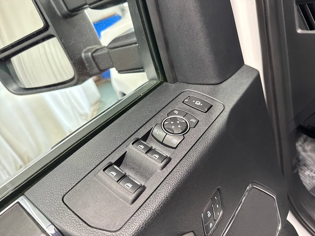 Certified 2019 Ford F350 Platinum w/ FX4 Off-Road Package AWD/4WD image 11