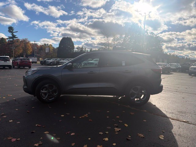 Certified 2025 Ford Escape ST-Line Select AWD/4WD image 5