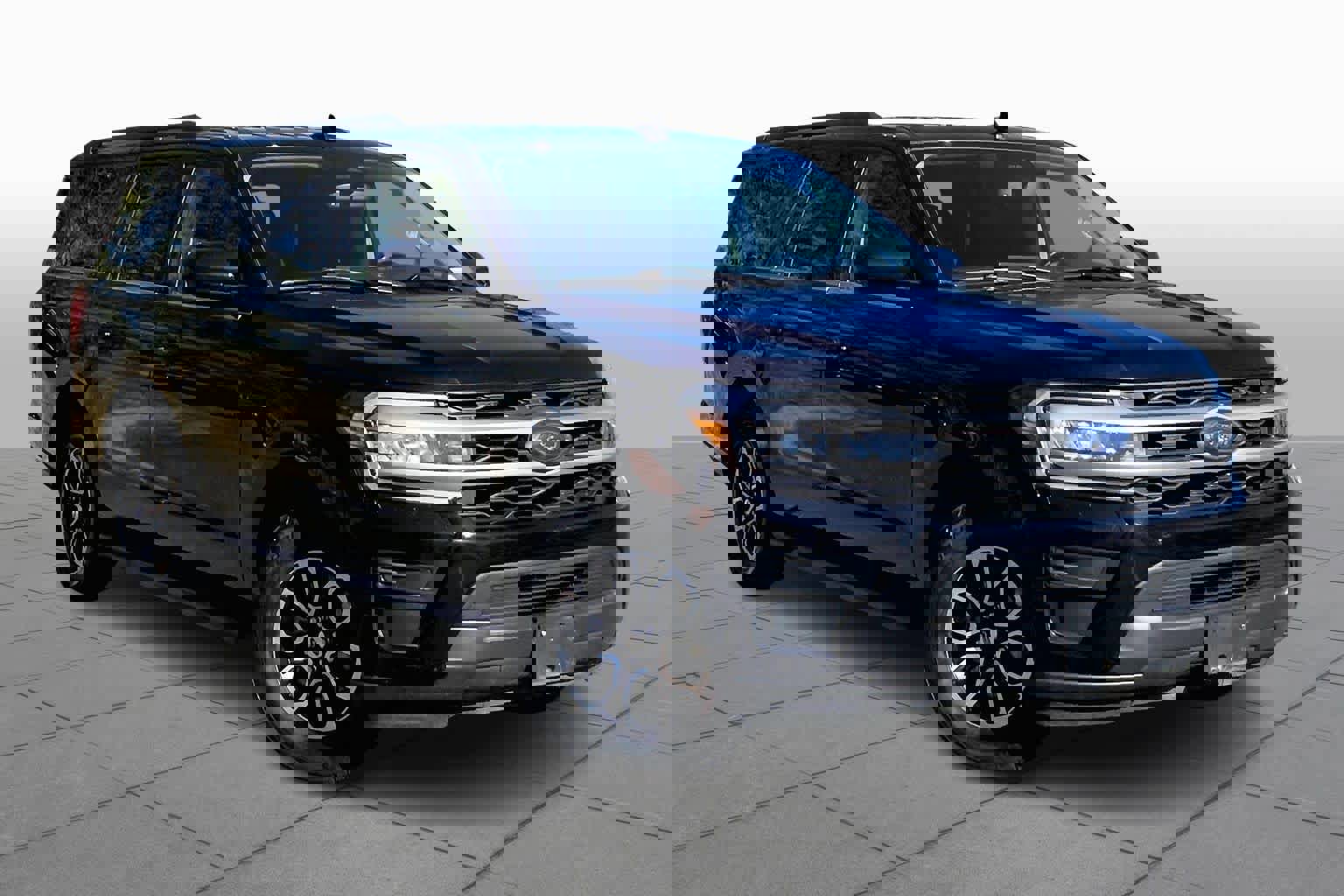 Certified 2024 Ford Expedition Max XLT image 5