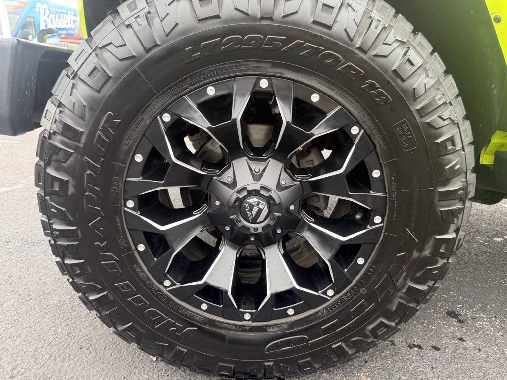 Used 2017 Jeep Wrangler Unlimited Sahara w/ Dual Top Group AWD/4WD image 19