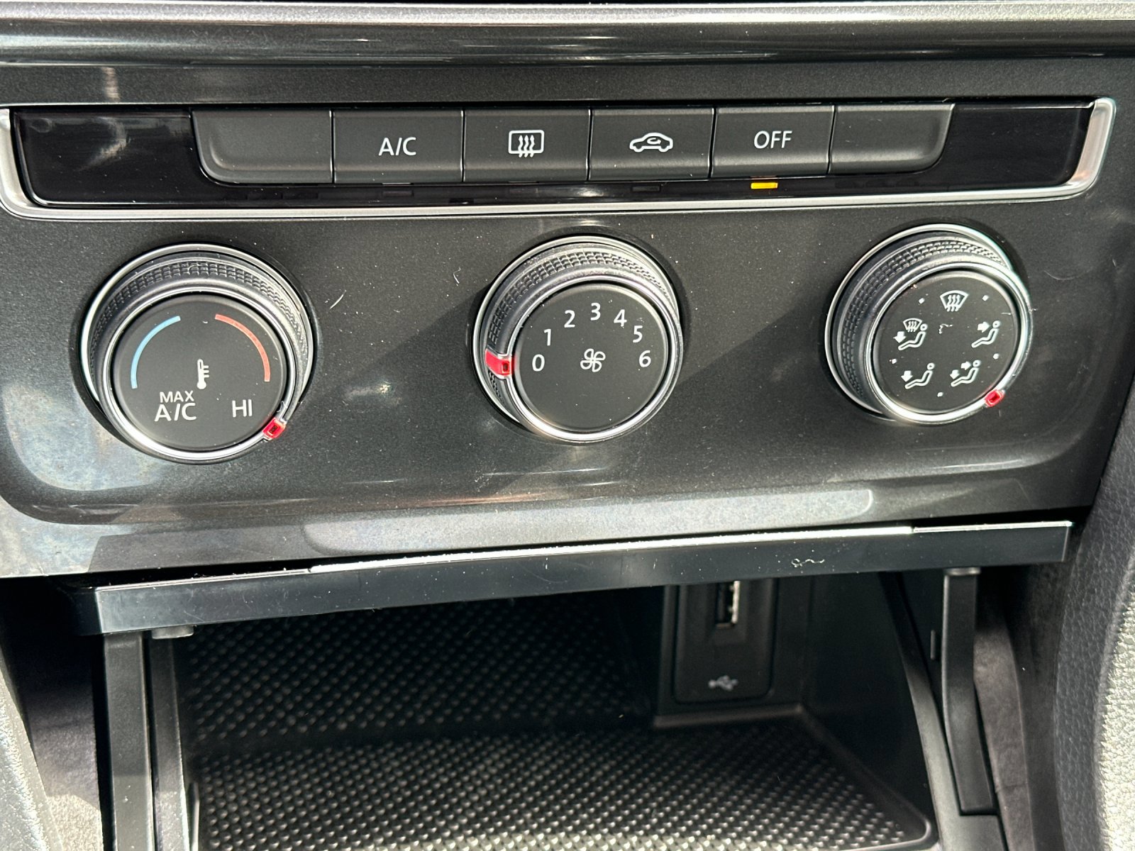 Used 2019 Volkswagen Golf image 18