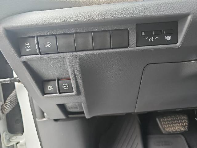 Used 2021 Toyota Sienna XLE w/ XLE Plus Package FWD image 25