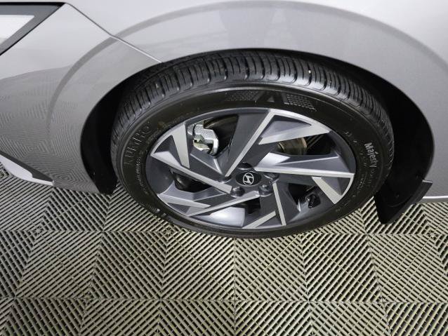 Used 2025 Hyundai Elantra Sport FWD image 28