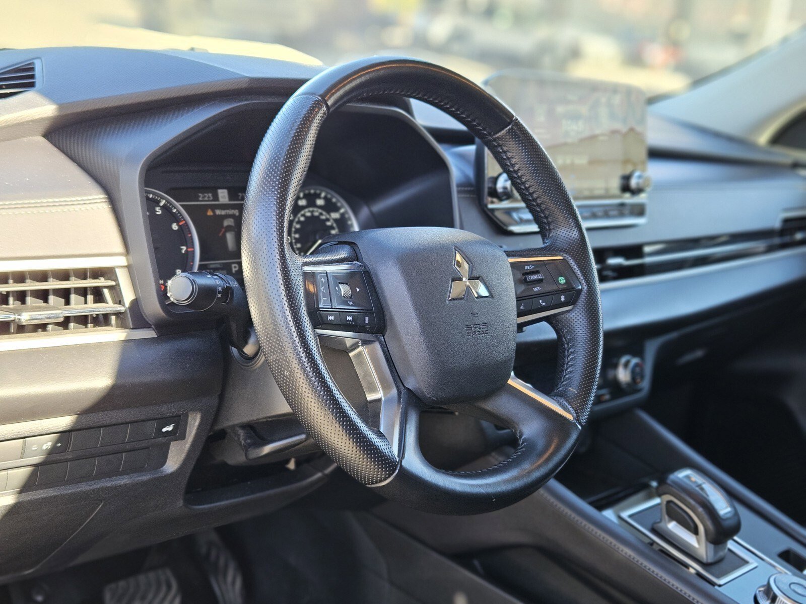 Used 2024 Mitsubishi Outlander SE image 20