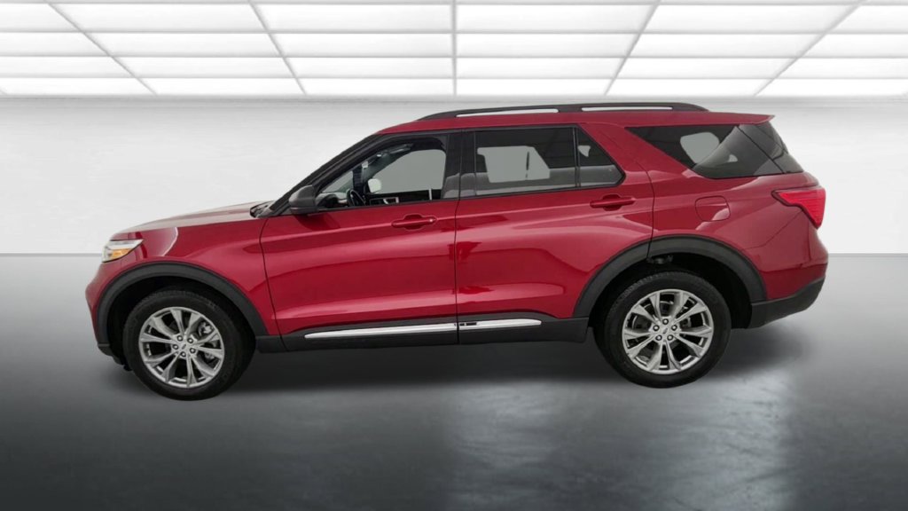 Certified 2022 Ford Explorer XLT w/ Equipment Group 202A AWD/4WD image 6