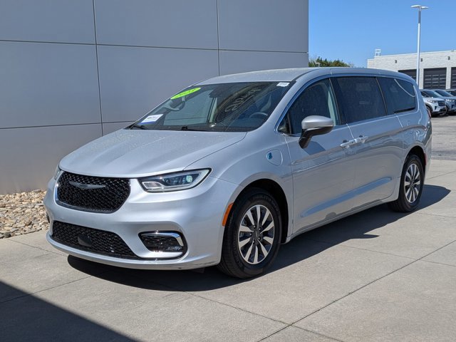 Used 2023 Chrysler Pacifica Touring-L FWD image 8