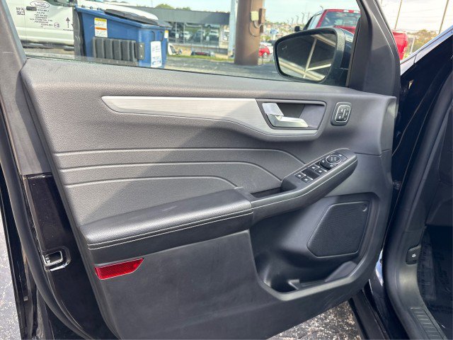Certified 2025 Ford Escape Platinum AWD/4WD image 18