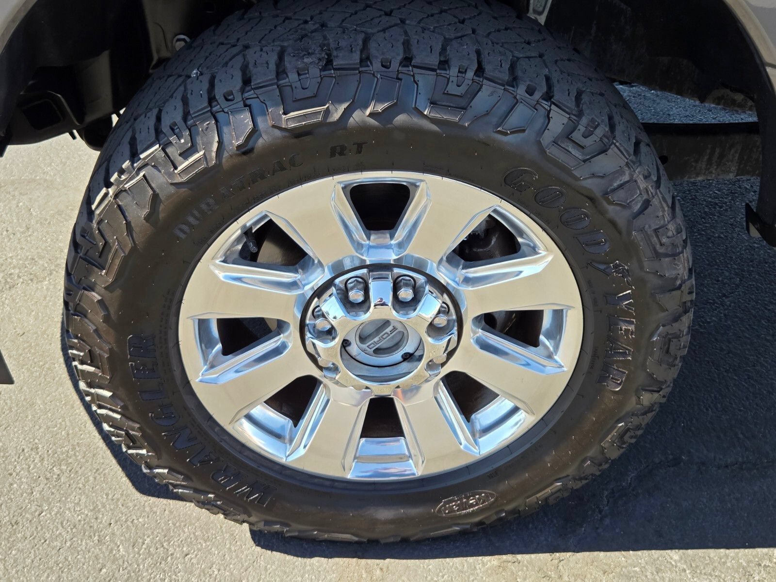 Certified 2021 Ford F250 Platinum w/ FX4 Off-Road Package AWD/4WD image 9
