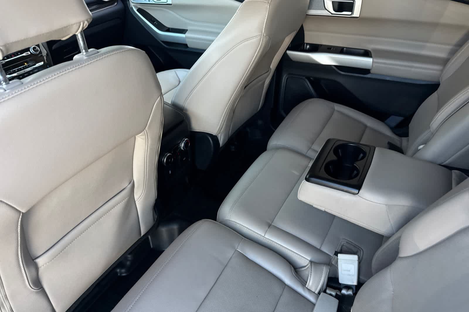Certified 2022 Ford Explorer Limited AWD/4WD image 4