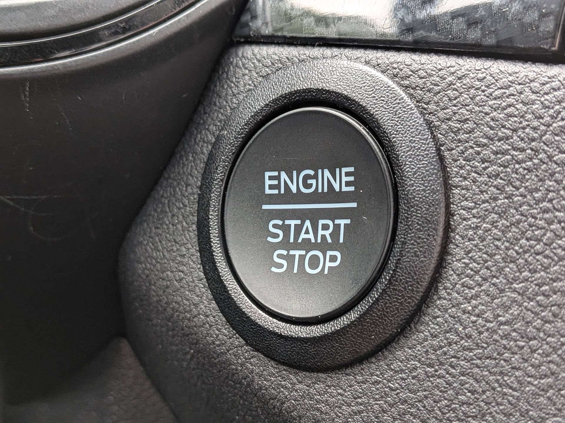 Certified 2025 Ford Escape ST-Line FWD image 29