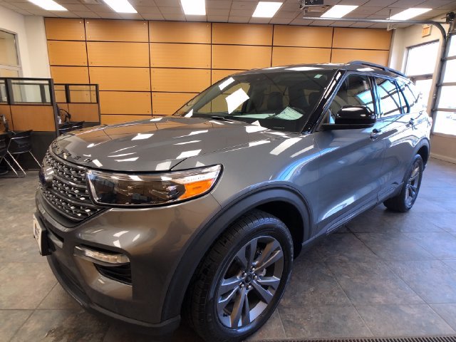 Certified 2022 Ford Explorer XLT w/ Equipment Group 202A AWD/4WD image 3