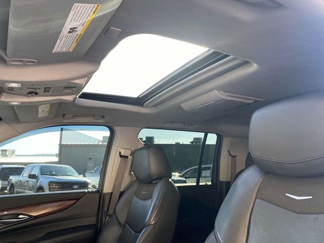 Used 2019 Cadillac Escalade ESV Premium Luxury image 16
