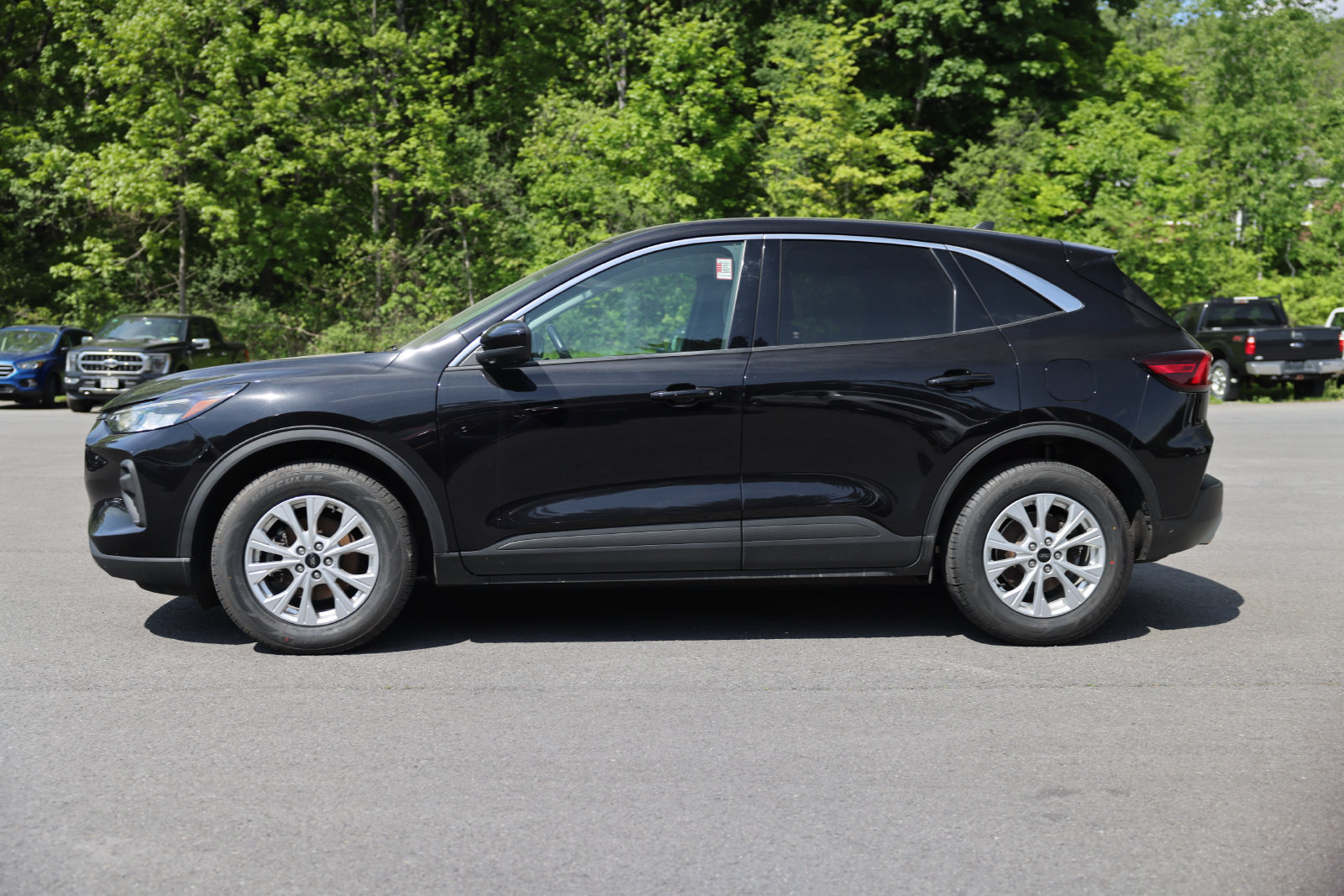 Certified 2023 Ford Escape Active w/ Tech Pack #2 AWD/4WD image 2