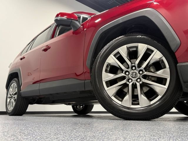 Used 2019 Toyota RAV4 XLE Premium FWD image 3