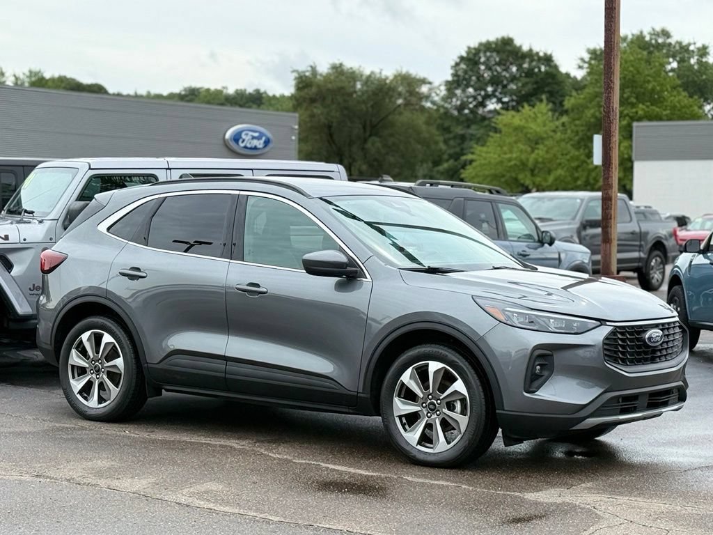 Certified 2025 Ford Escape Platinum AWD/4WD image 26