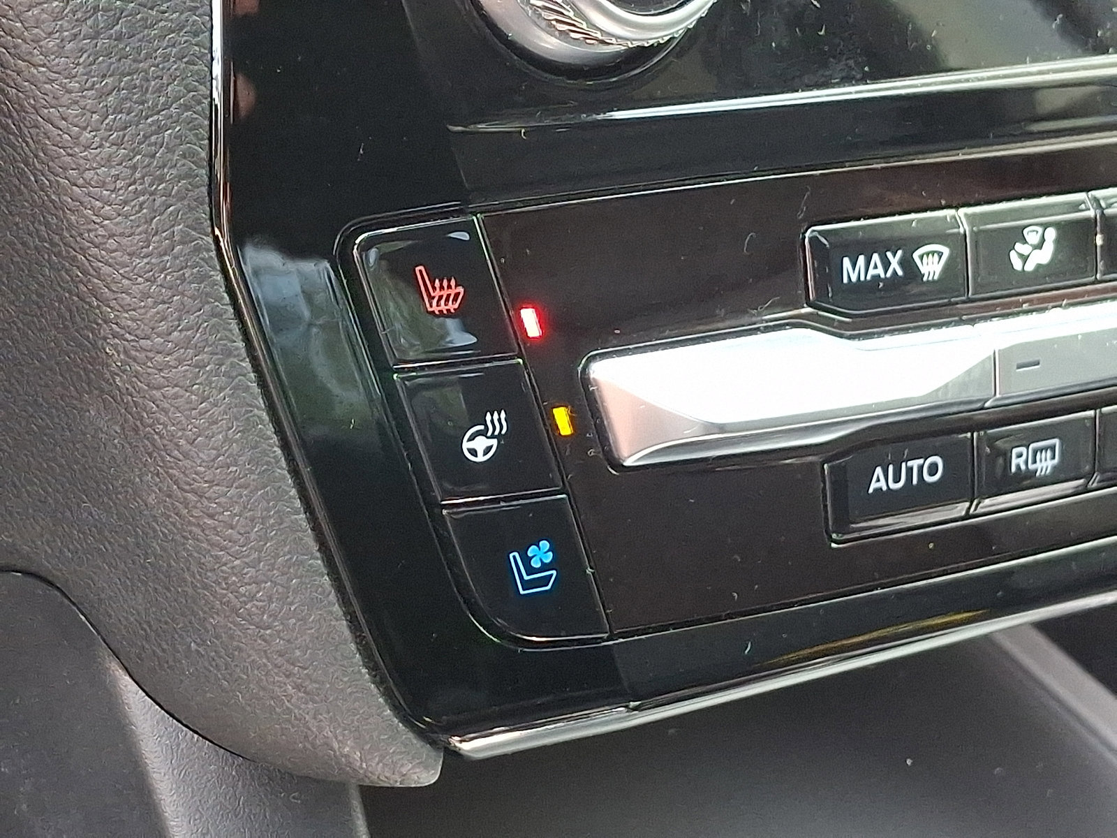 Certified 2023 Ford Explorer Limited w/ Equipment Group 301A AWD/4WD image 27