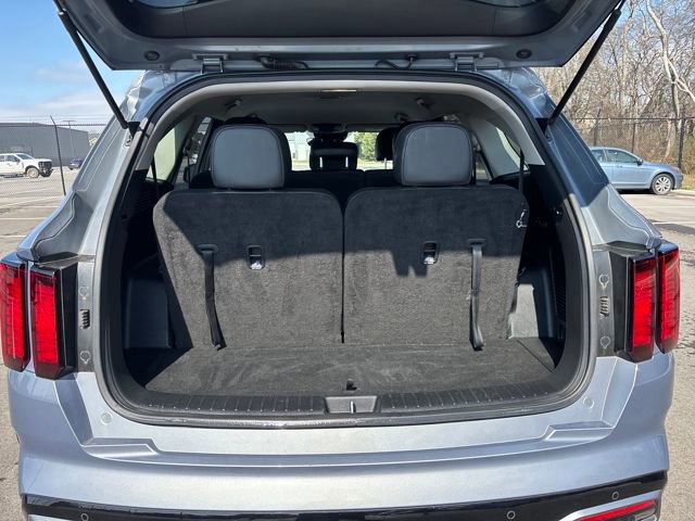 Used 2023 Kia Sorento S image 11