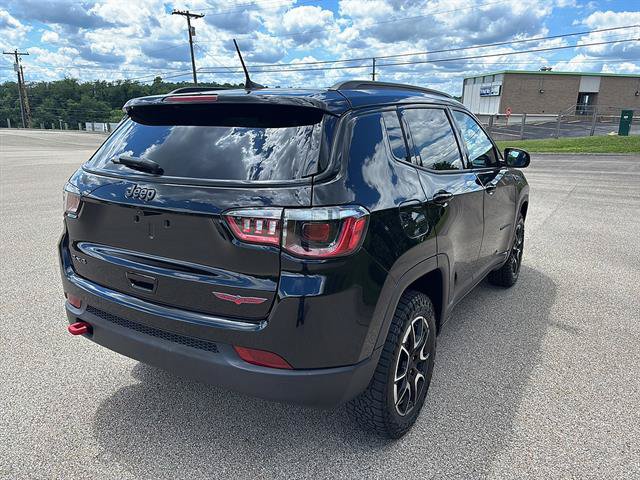 Used 2024 Jeep Compass Trailhawk AWD/4WD image 4