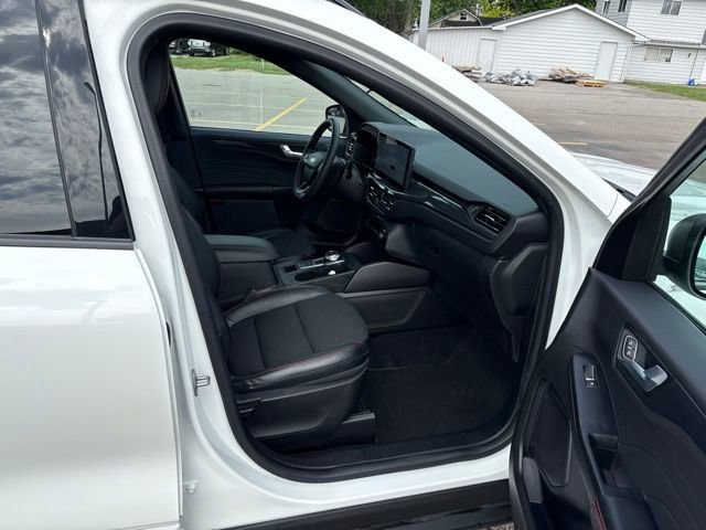 Certified 2023 Ford Escape ST-Line w/ Tech Pack #1 AWD/4WD image 6