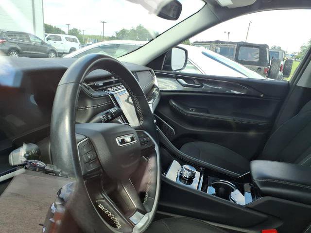 Used 2022 Jeep Grand Cherokee L Laredo w/ Luxury Tech Group I AWD/4WD image 7