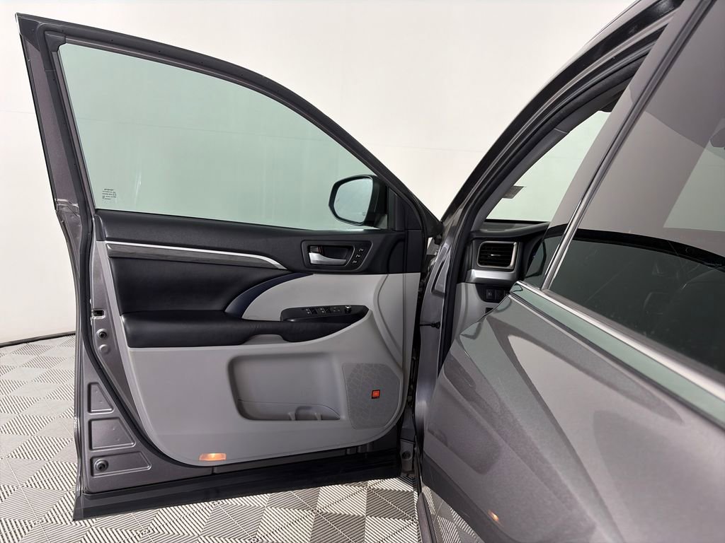 Used 2018 Toyota Highlander Limited Platinum image 10