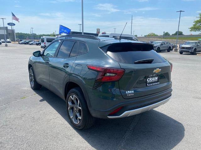 Used 2025 Chevrolet Trax LT FWD image 5