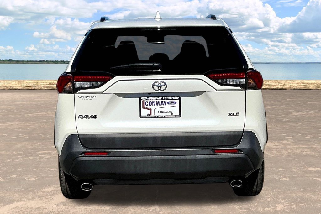 Used 2022 Toyota RAV4 XLE Premium FWD image 7