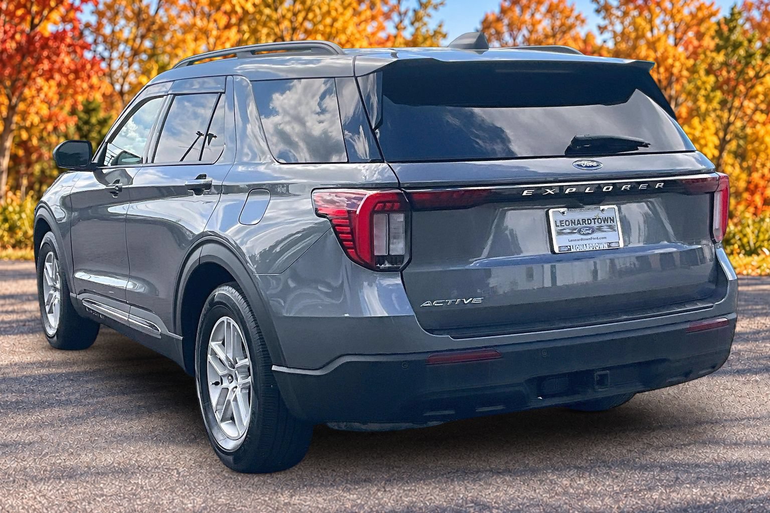Certified 2025 Ford Explorer Active RWD image 15