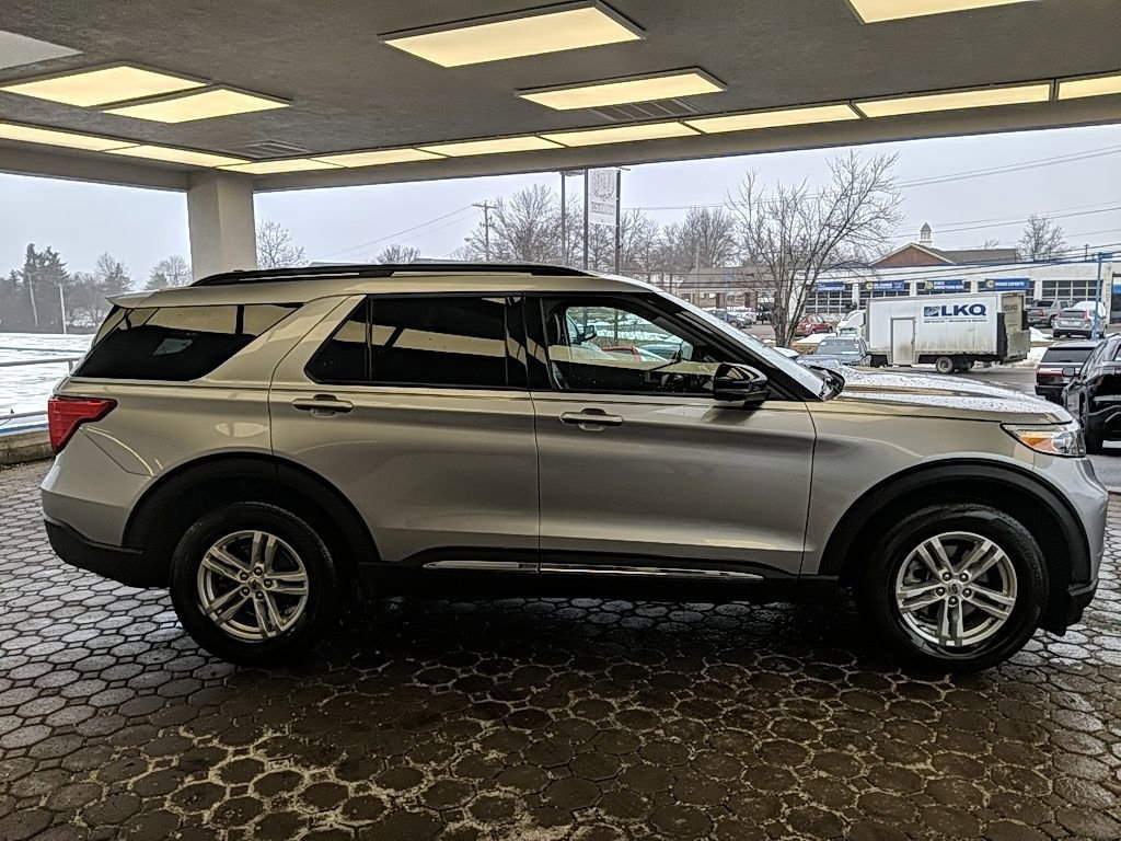 Certified 2023 Ford Explorer XLT w/ Equipment Group 202A image 4